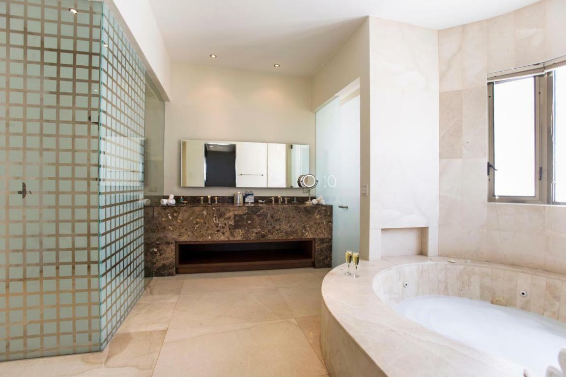 Ultra Exclusive Beachfront Villa Just Steps From The Sand With Butler Included San Jose del Cabo Bagian luar foto